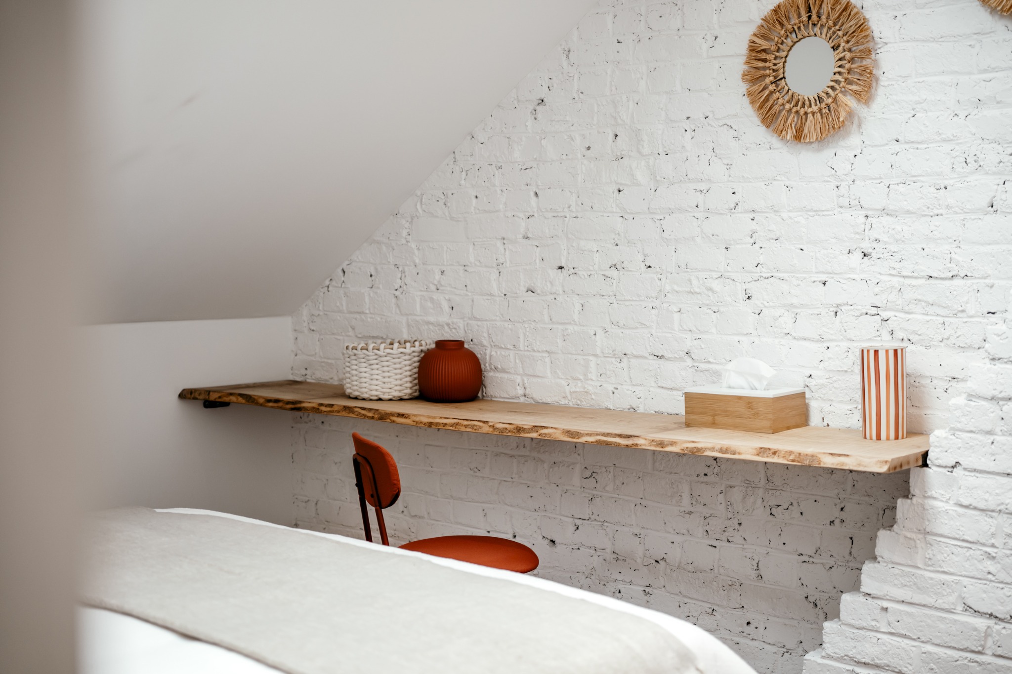 Salle de bain aux carreaux terracotta